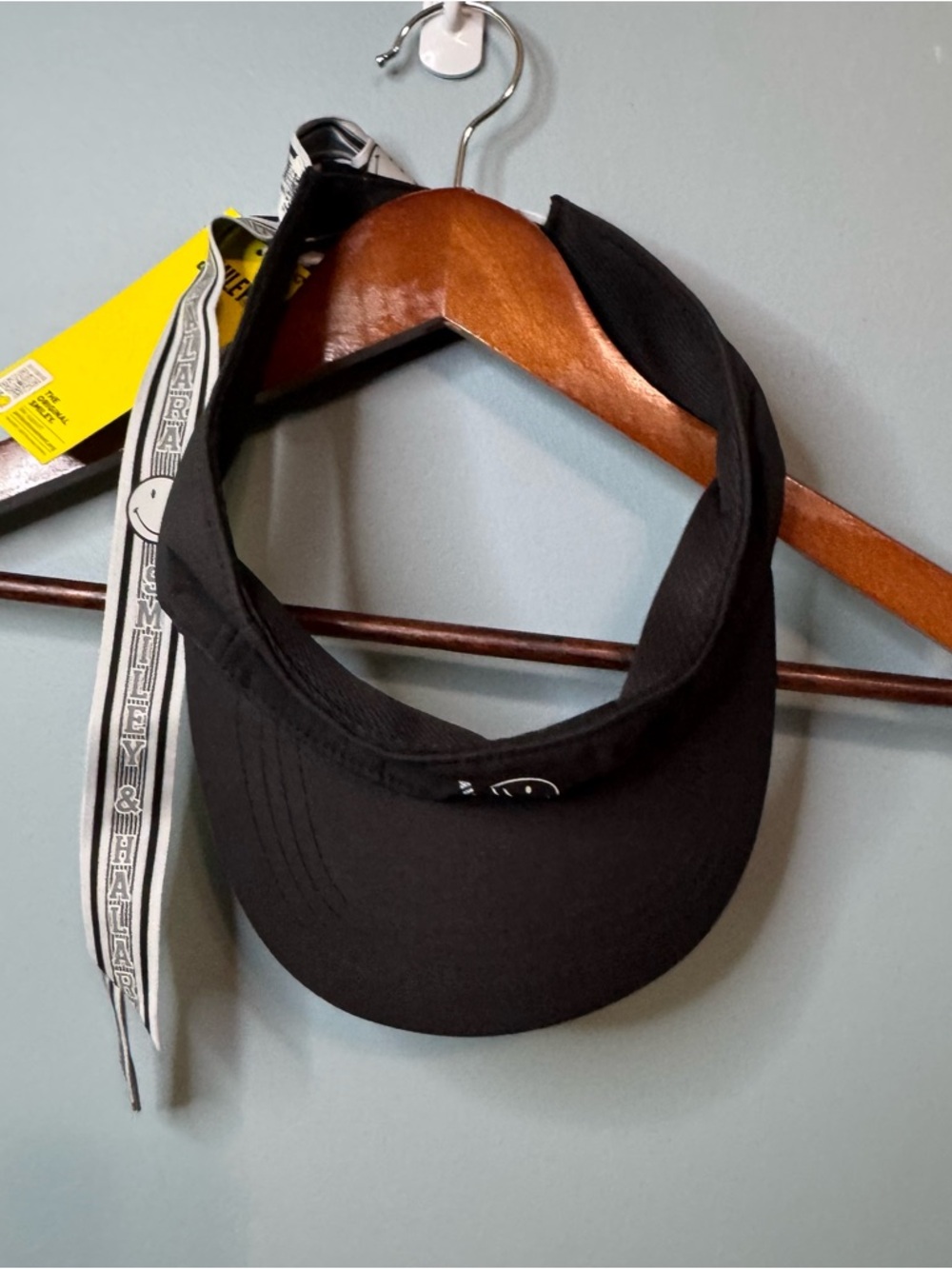 Halara X Smiley Embroidery Visor Hat with Ribbon Detail in Black . NWT One Size - Picture 2 of 9